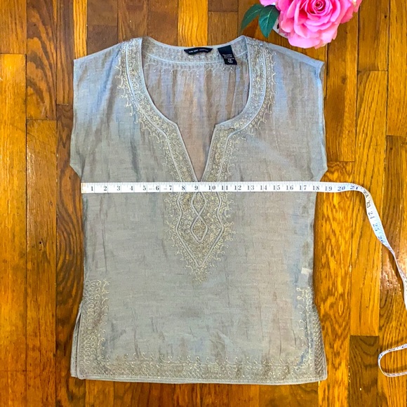 New York & Company Sheer Embroidered Tunic Top XS - Picture 8 of 9